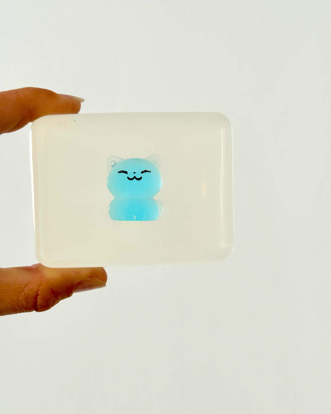 savon transparent avec figurine chat kawaii soap hit