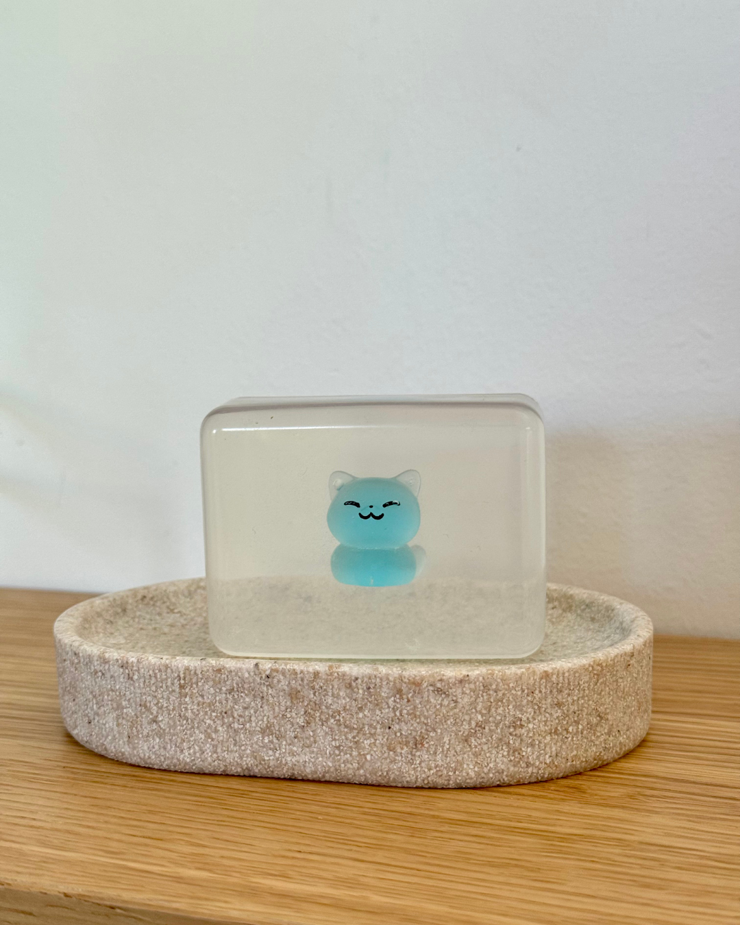 savon transparent avec figurine chat kawaii soap hit