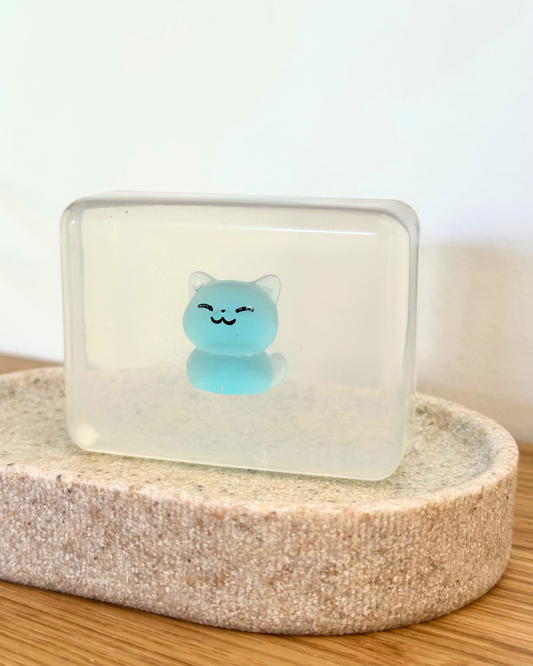 savon transparent avec figurine chat kawaii soap hit