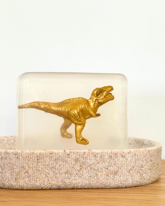 savon transparent avec figurine dinosaure dorée soap hit