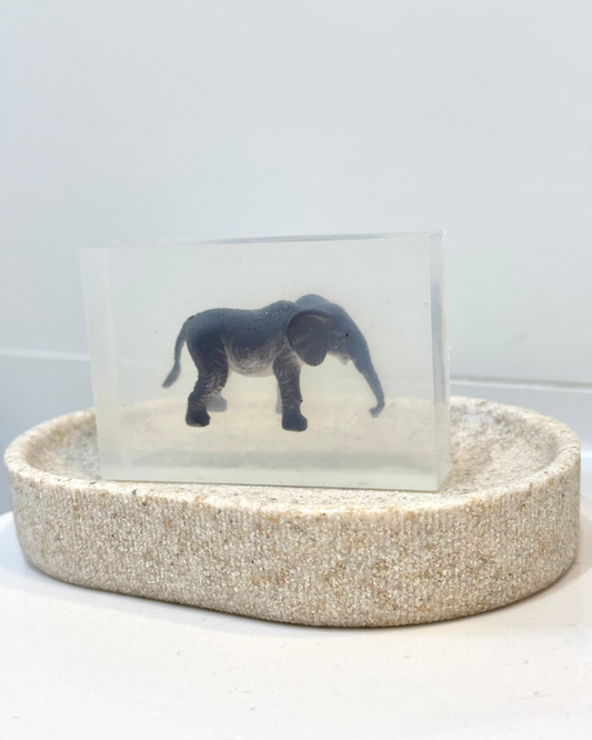 Savon transparent avec figurine éléphant