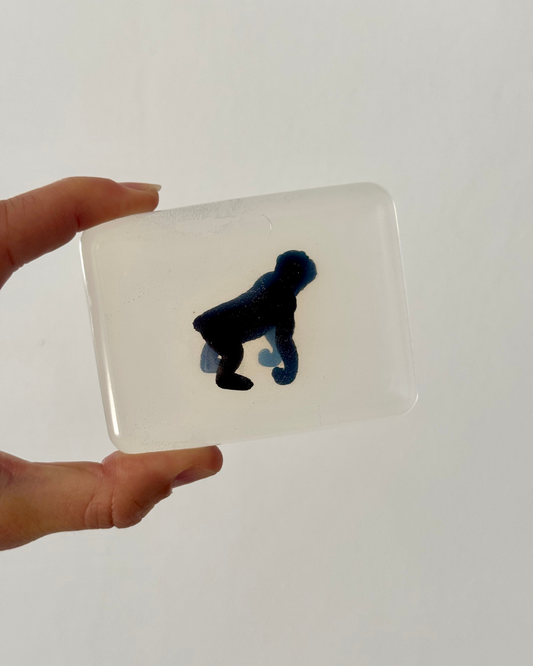 savon transparent avec figurine gorille soap hit