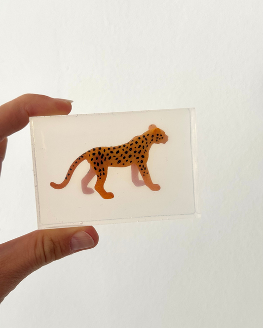 savon transparent avec figurine leopard Soap hit