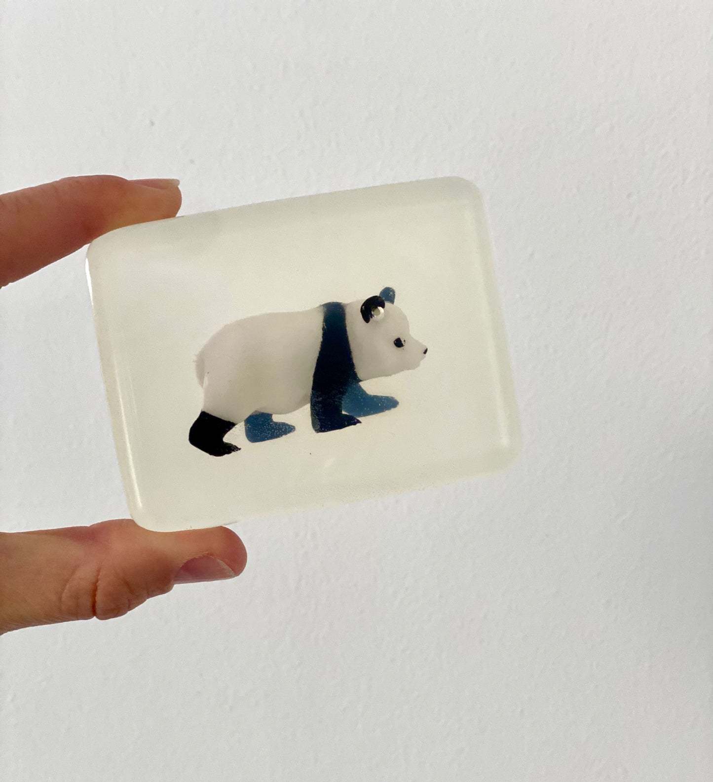 savon transparent avec figurine panda