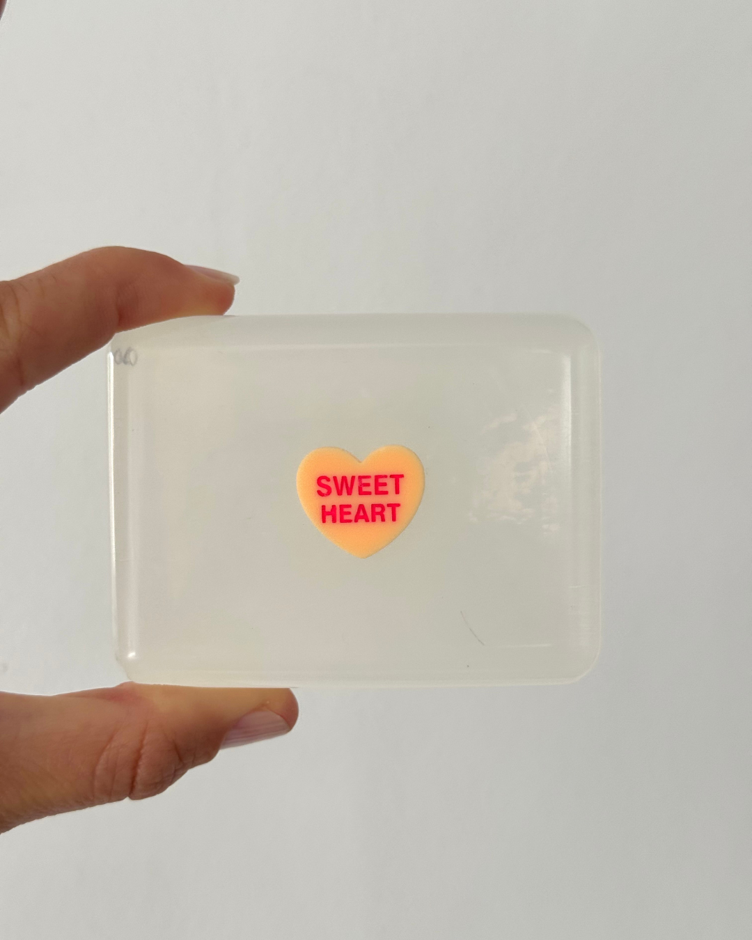 savon transparent avec figurine sweet heart jaune