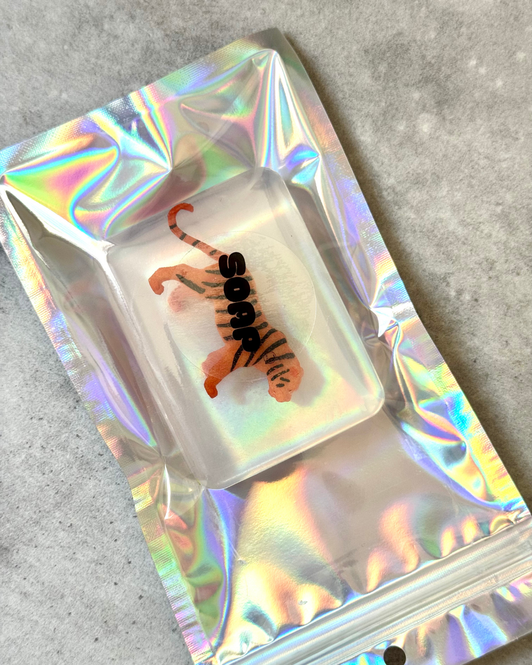 savon transparent avec figurine tigre Soap hit