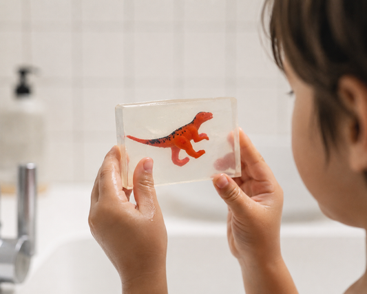 Pourquoi les objets transparents fascinent-ils autant les enfants ?