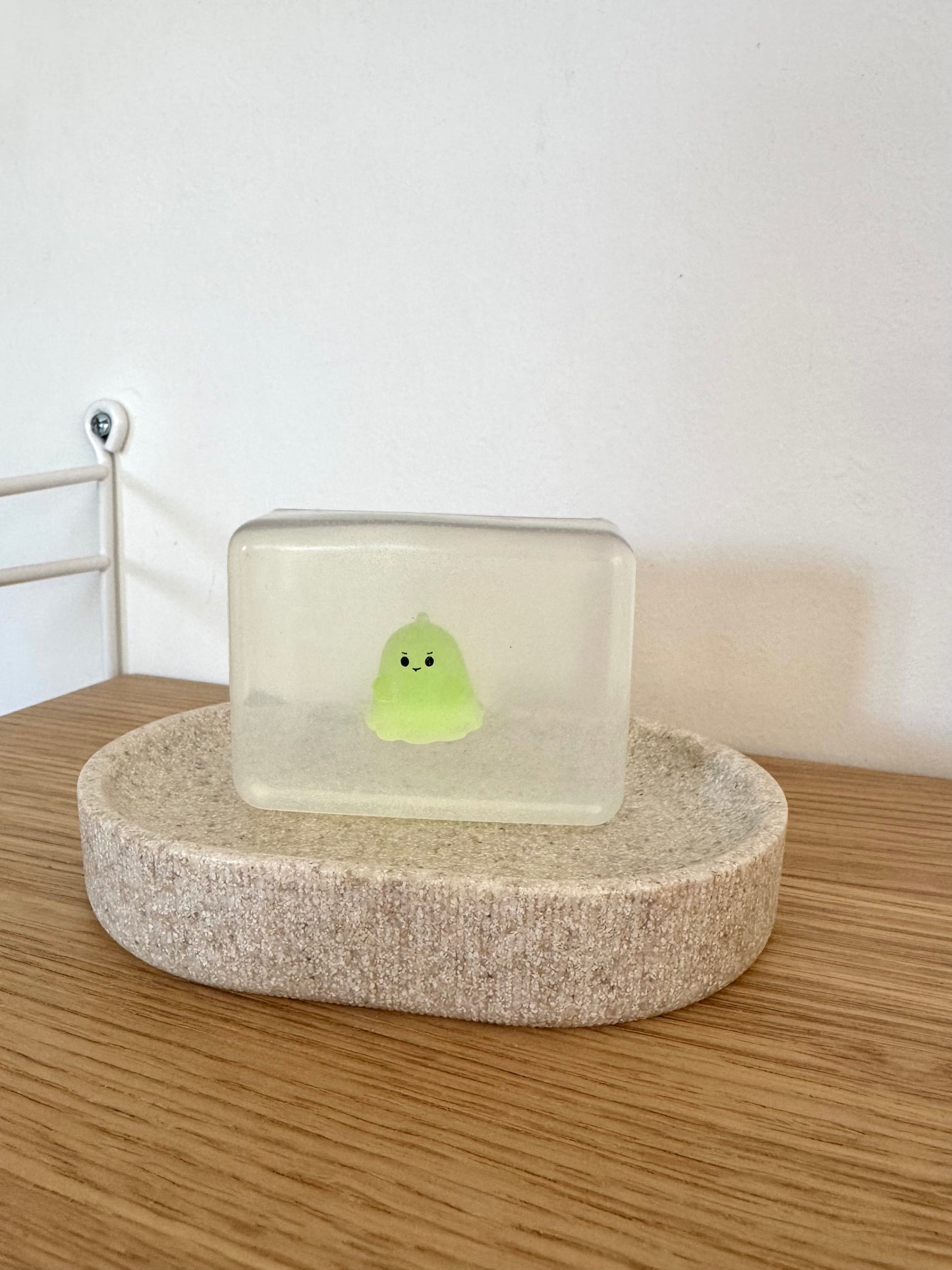 Savon transparent avec fantôme Soap Hit