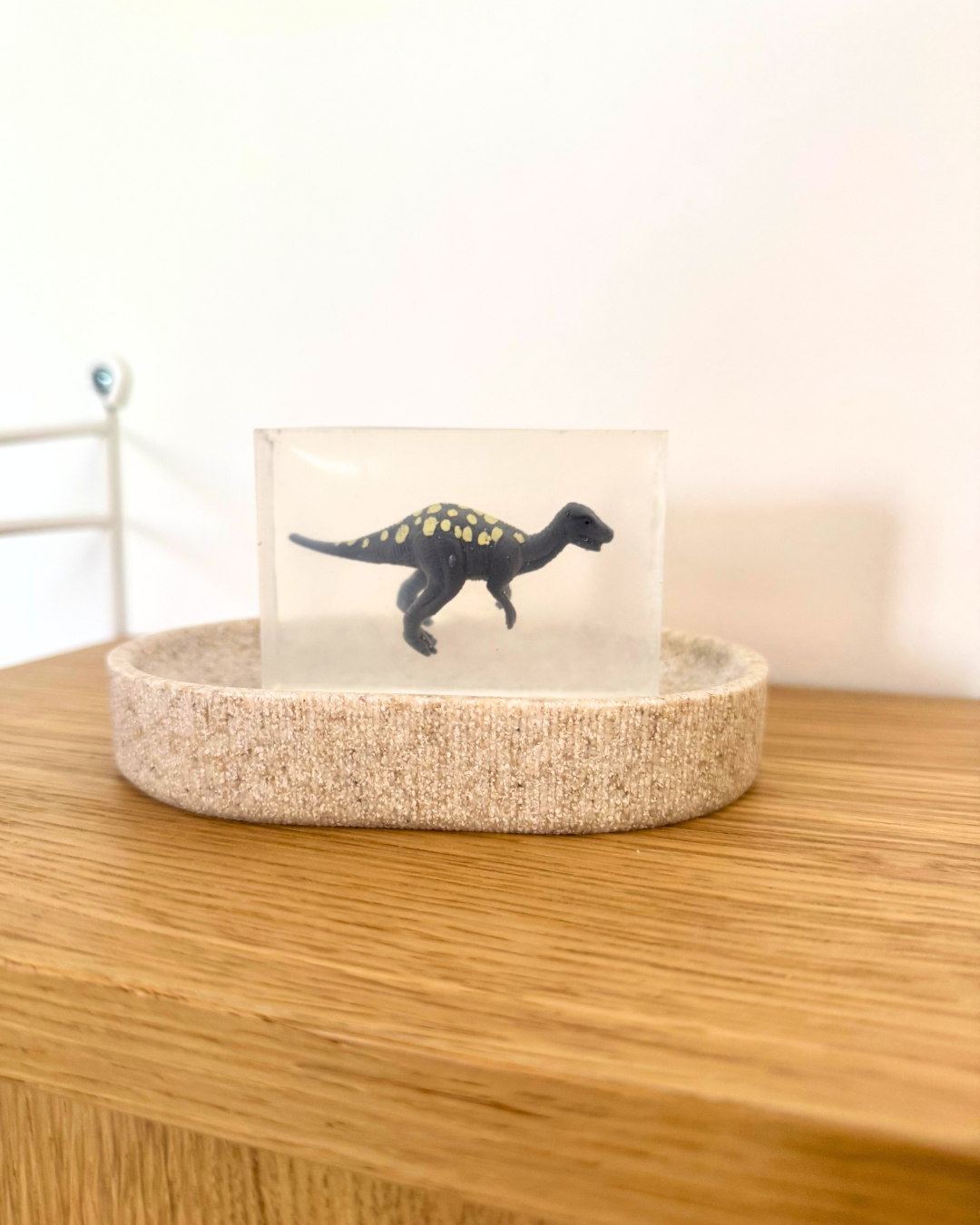 savon transparent avec figurine dinosaure soap HIt