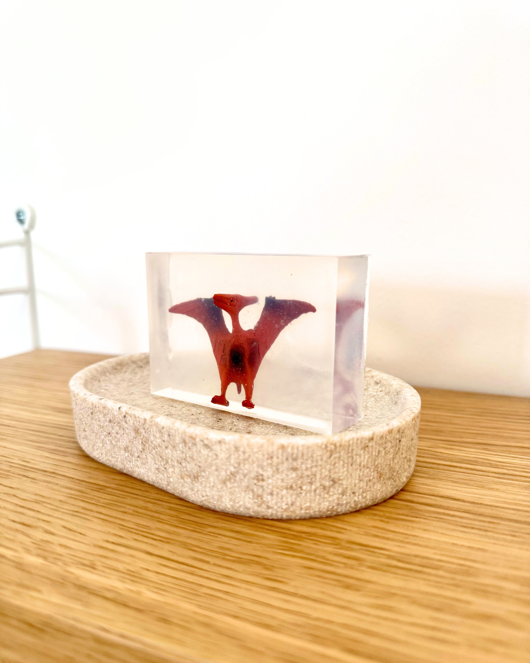 savon transparent avec figurine pterodactyl dinosaure soap Hit