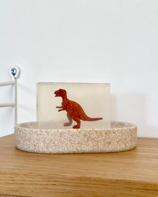 savon transparent avec figurine tyrannosaure